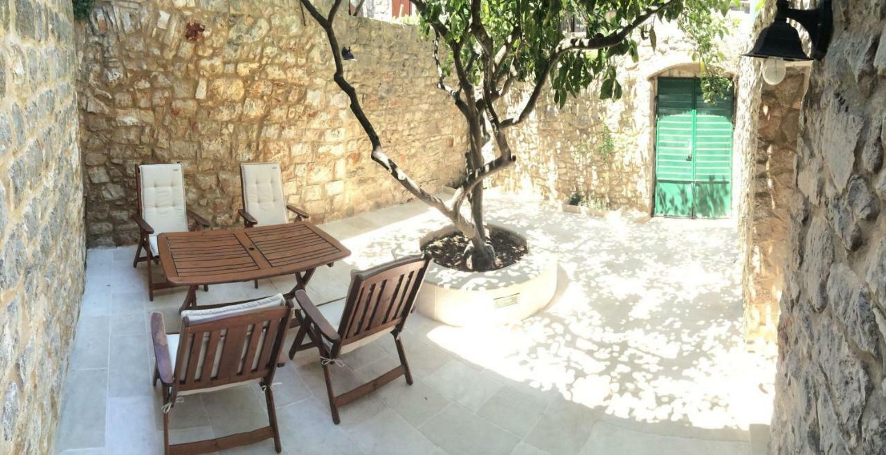فيلا Authentico Deluxe Stari Grad ستاري غراد المظهر الخارجي الصورة